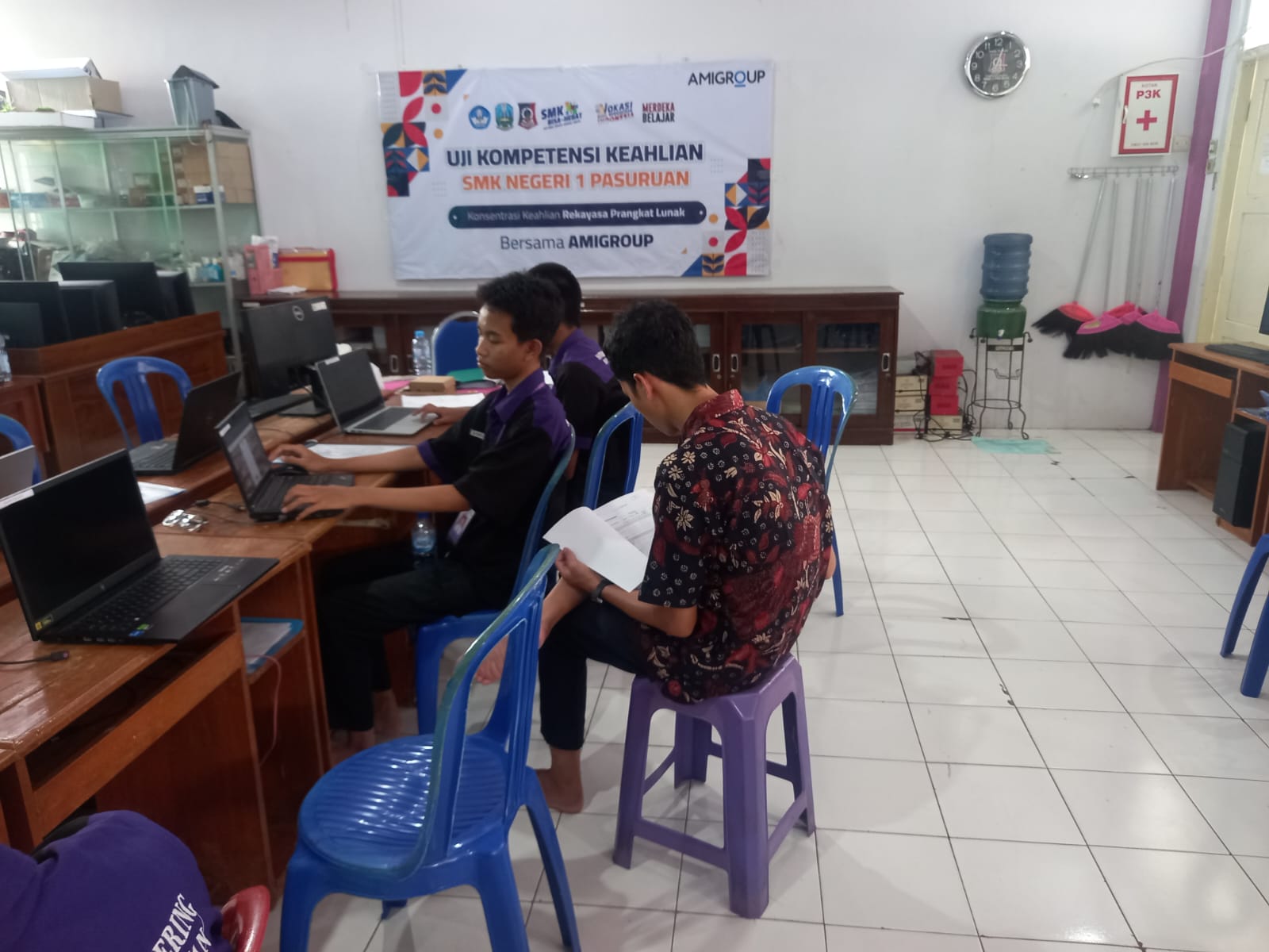 Gambar Latar Belakang