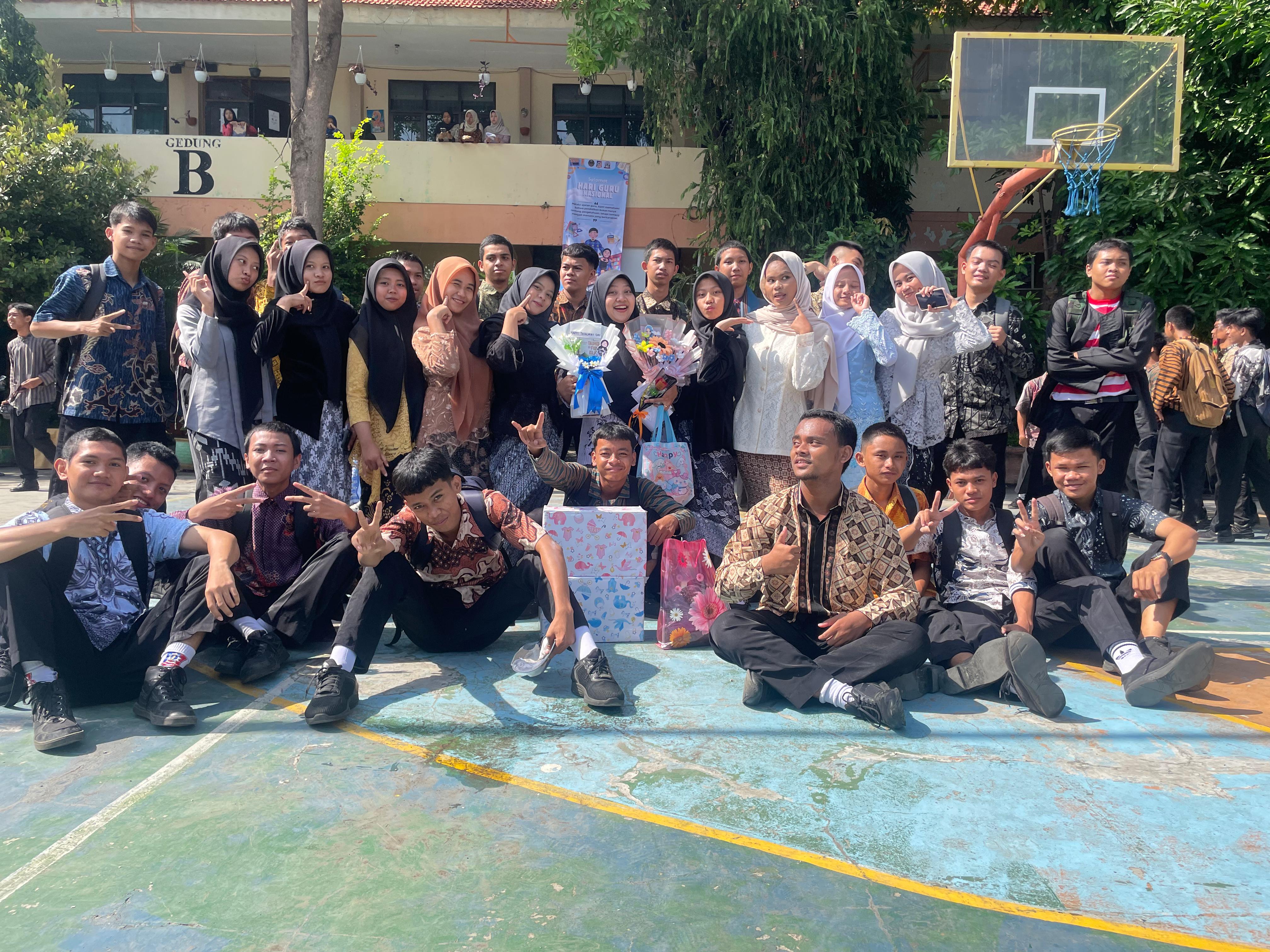 PERINGATAN HARI GURU NASIONAL "GURU HEBAT INDONESIA KUAT"