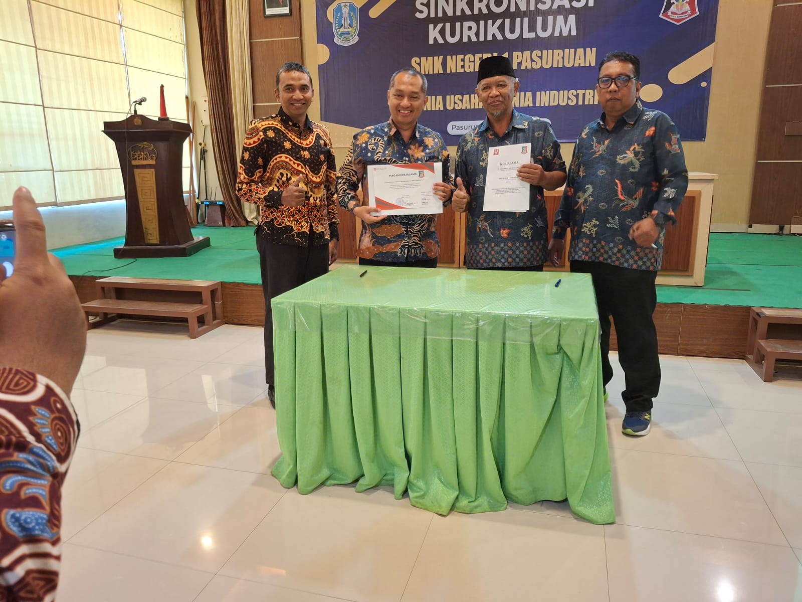 SMKN 1 PASURUAN dan DUNIA USAHA/DUNIA INDUSTRI (Sinkronisasi Kurikulum)