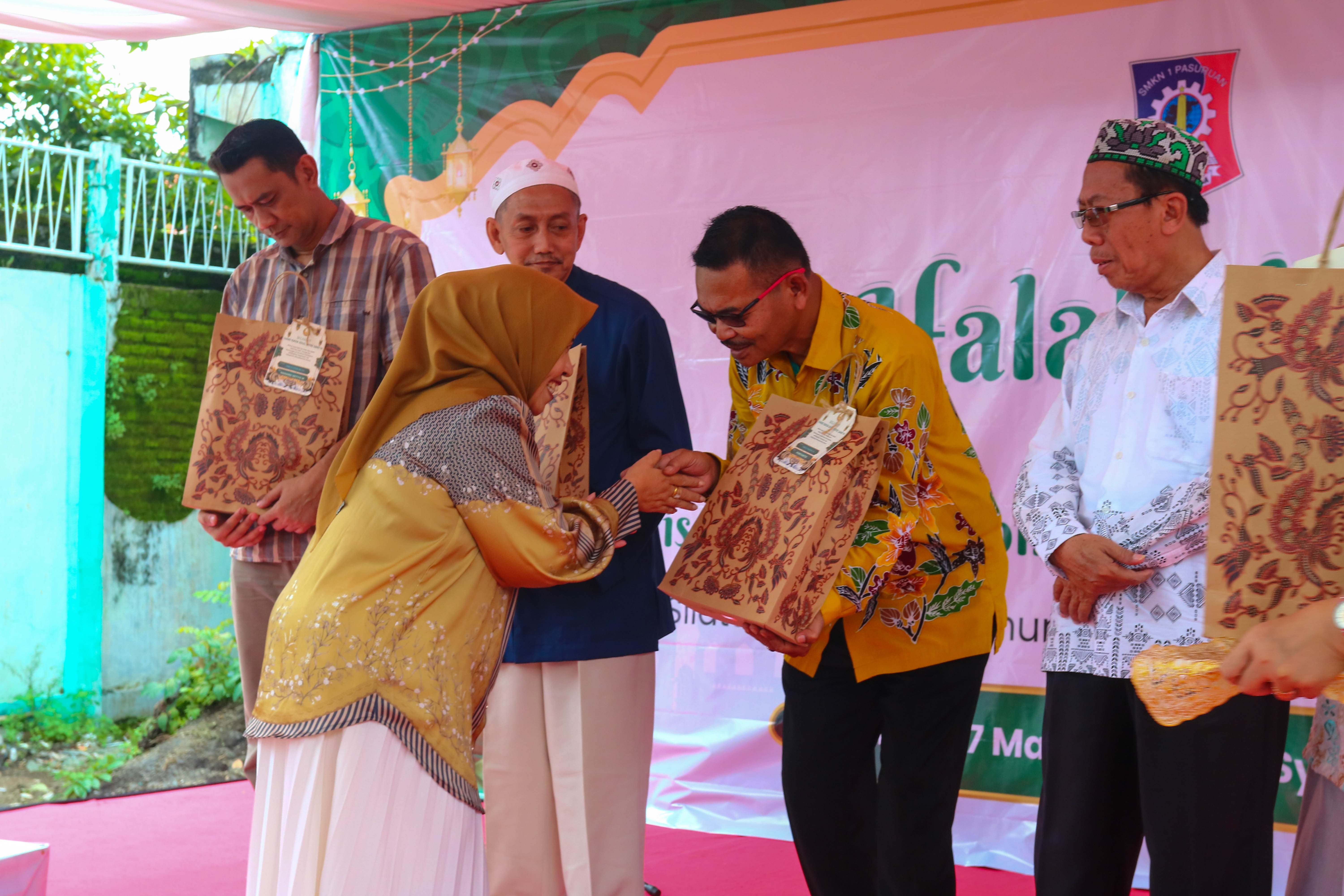 HALAL BIHALAL DAN PISAH KENANG KOMITE SMK NEGERI 1 PASURUAN 2026