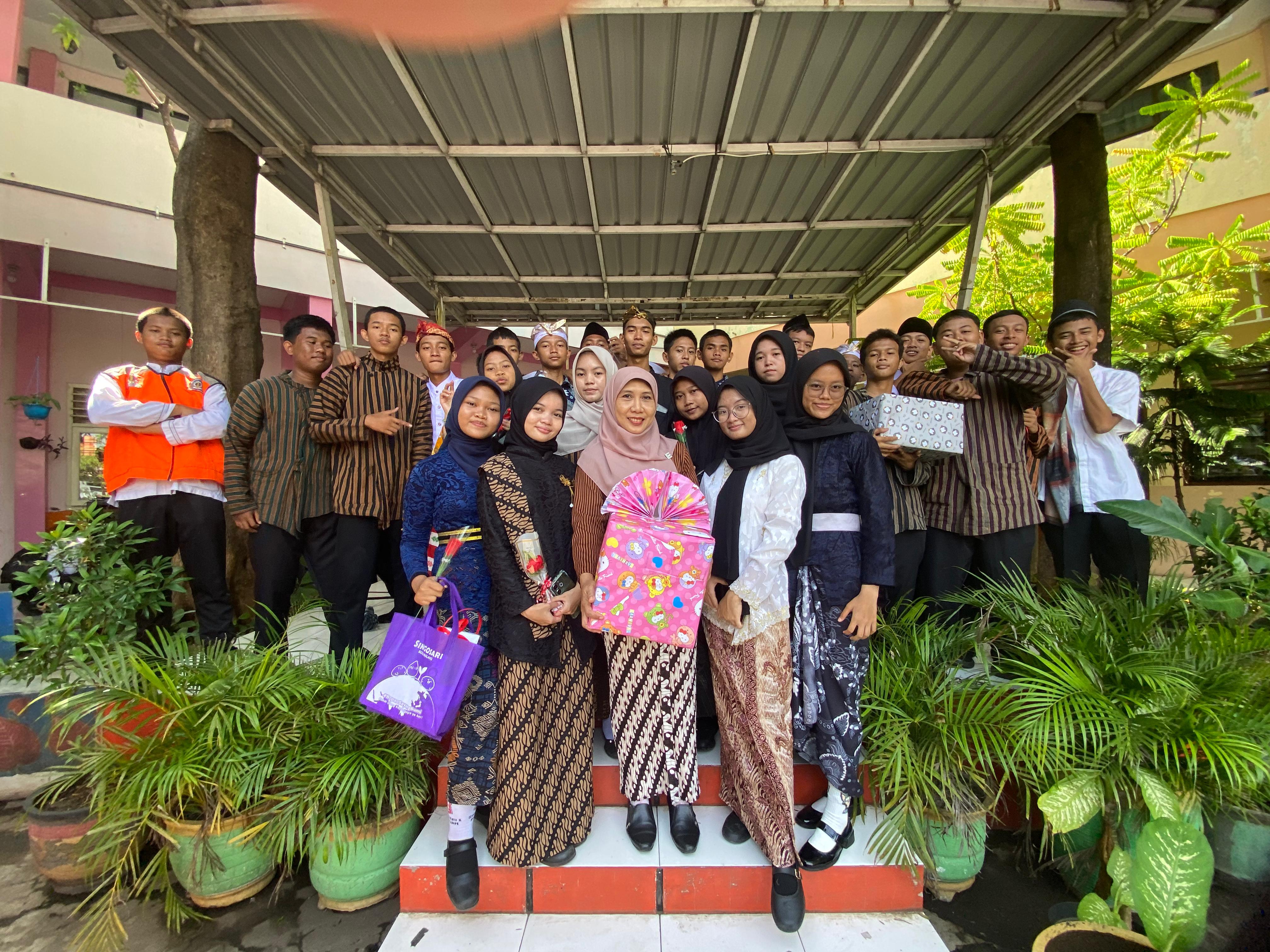 PERINGATAN HARI GURU NASIONAL "GURU HEBAT INDONESIA KUAT"