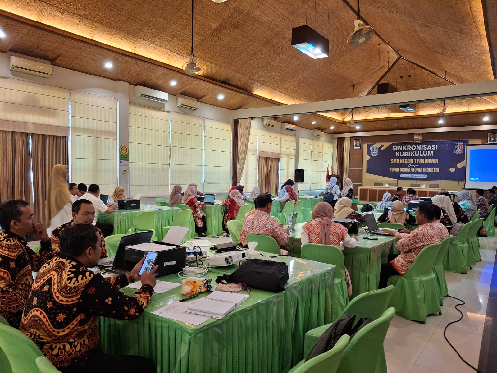 SMKN 1 PASURUAN dan DUNIA USAHA/DUNIA INDUSTRI (Sinkronisasi Kurikulum)