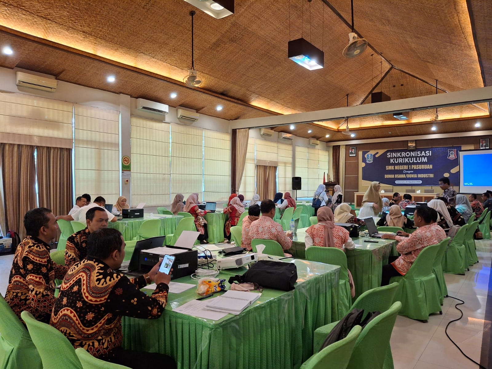 SMKN 1 PASURUAN dan DUNIA USAHA/DUNIA INDUSTRI (Sinkronisasi Kurikulum)