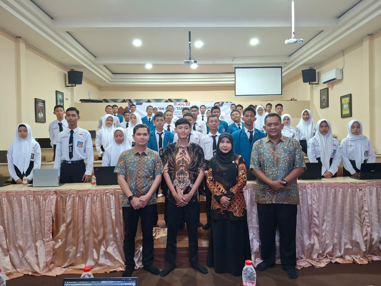 GURU TAMU KELAS INDUSTRI